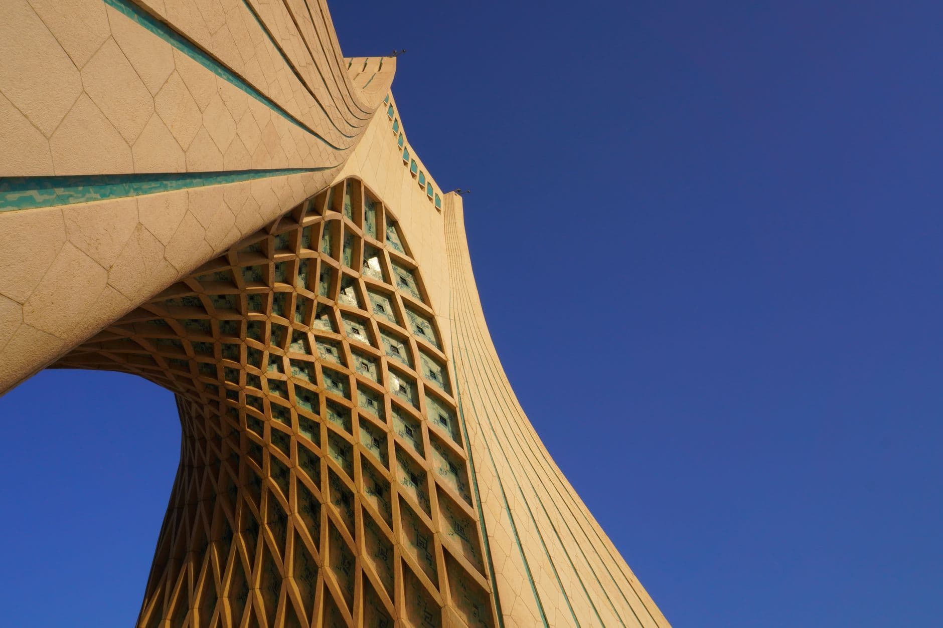 Teheran verso l'accordo: tregua e nucleare sul tavolo